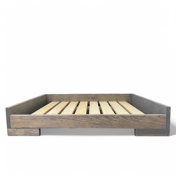 Wooden dog bed frame - Picture 3 of 3